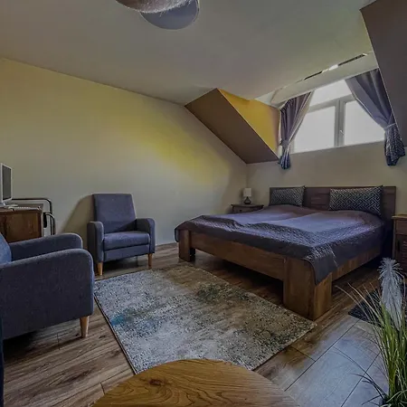 Sempre Etterem Es Panzio Bed & Breakfast Szekesfehervar Exterior photo