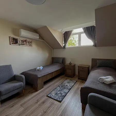 Sempre Etterem Es Panzio Bed & Breakfast Szekesfehervar Exterior photo