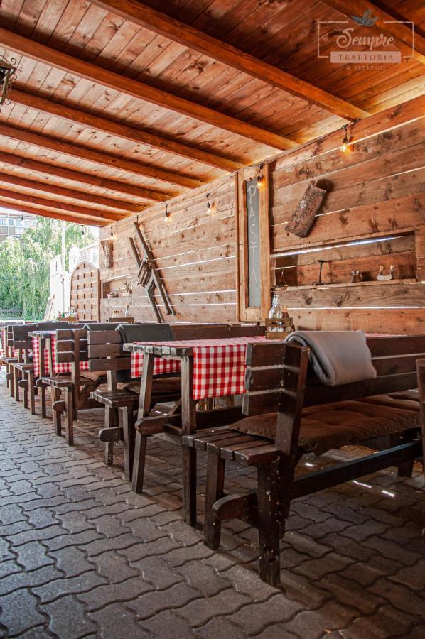 Bed & Breakfast Sempre Etterem Es Panzio *