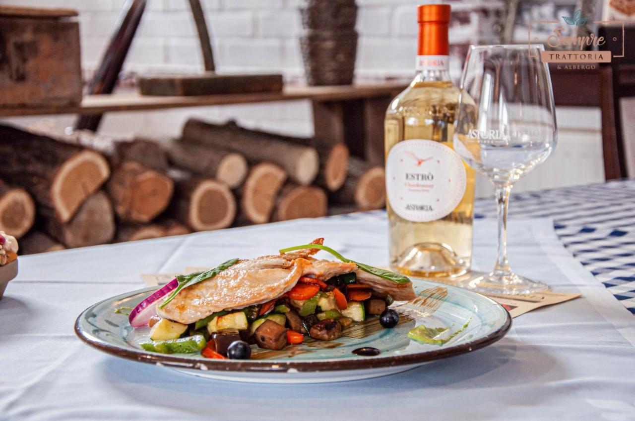 Sempre Etterem Es Panzio Bed & Breakfast Szekesfehervar