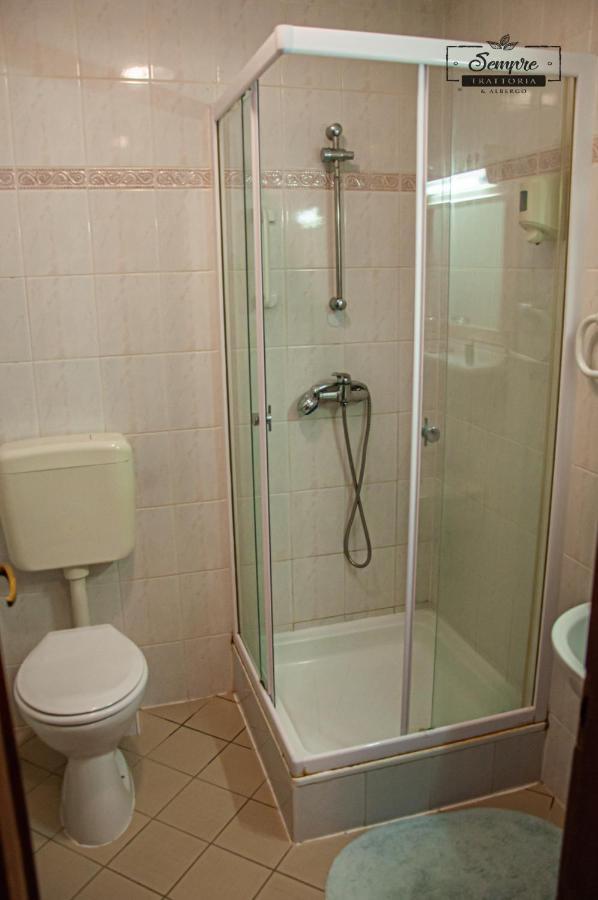Sempre Etterem Es Panzio Bed & Breakfast