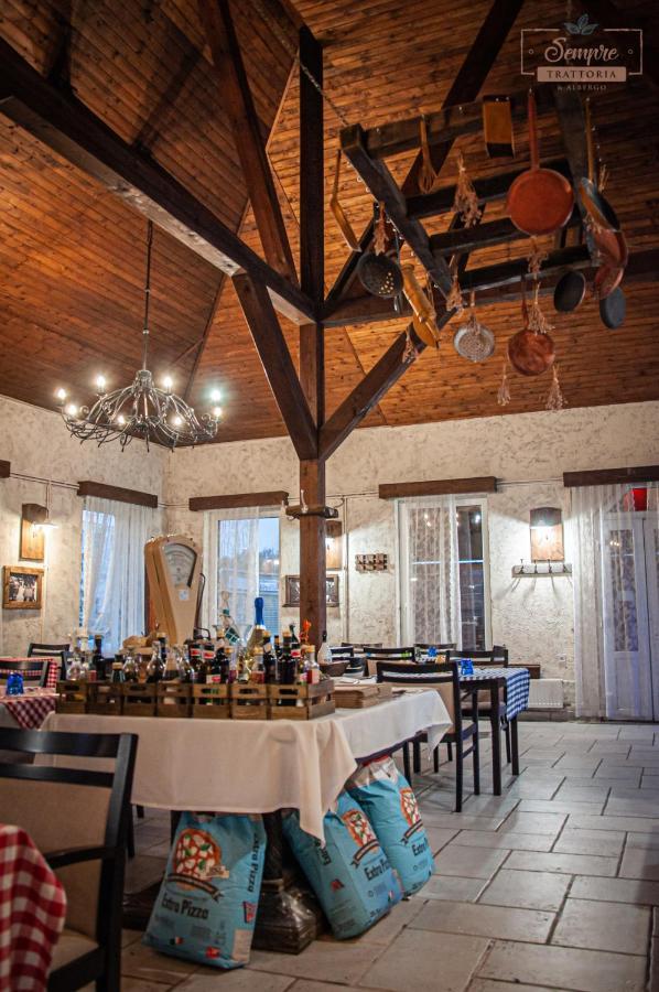 Bed & Breakfast Sempre Etterem Es Panzio Székesfehérvár