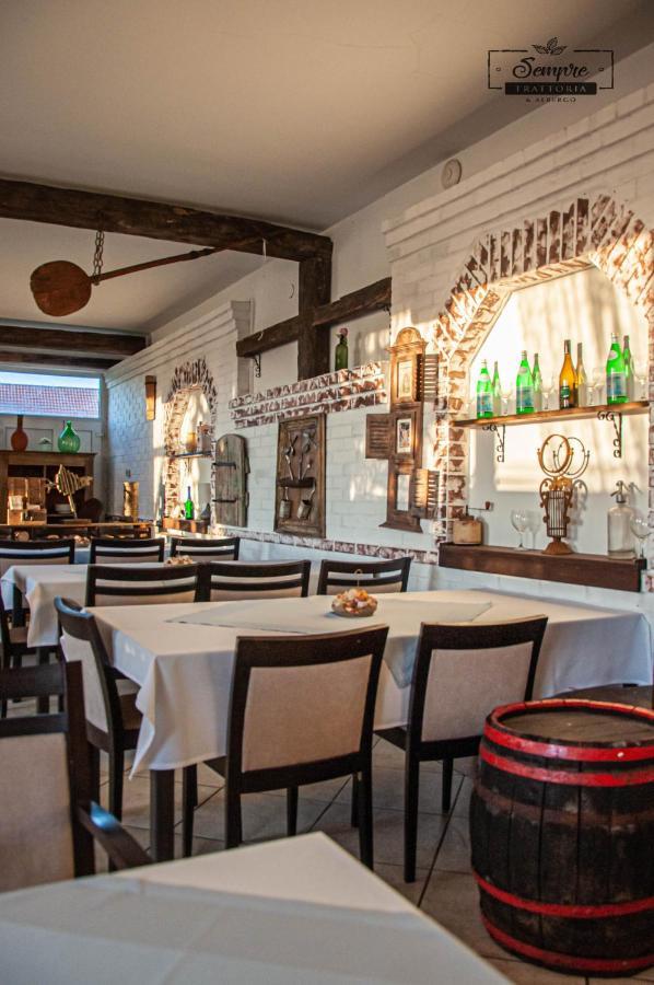 Bed & Breakfast Sempre Etterem Es Panzio