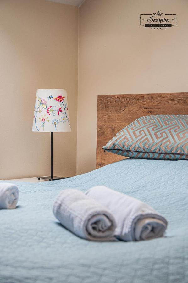 Sempre Etterem Es Panzio Bed & Breakfast Székesfehérvár