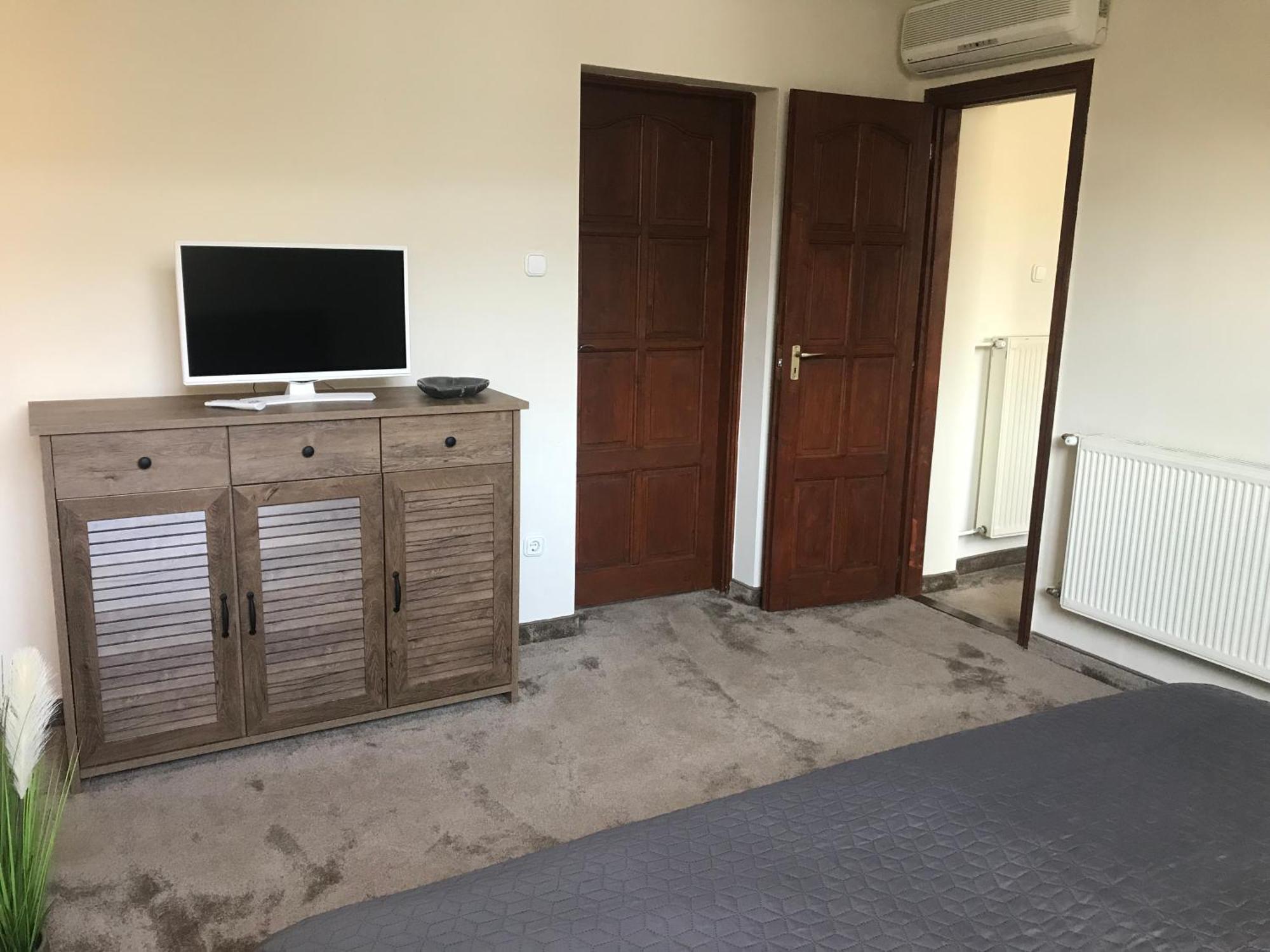 Bed & Breakfast Sempre Etterem Es Panzio Szekesfehervar