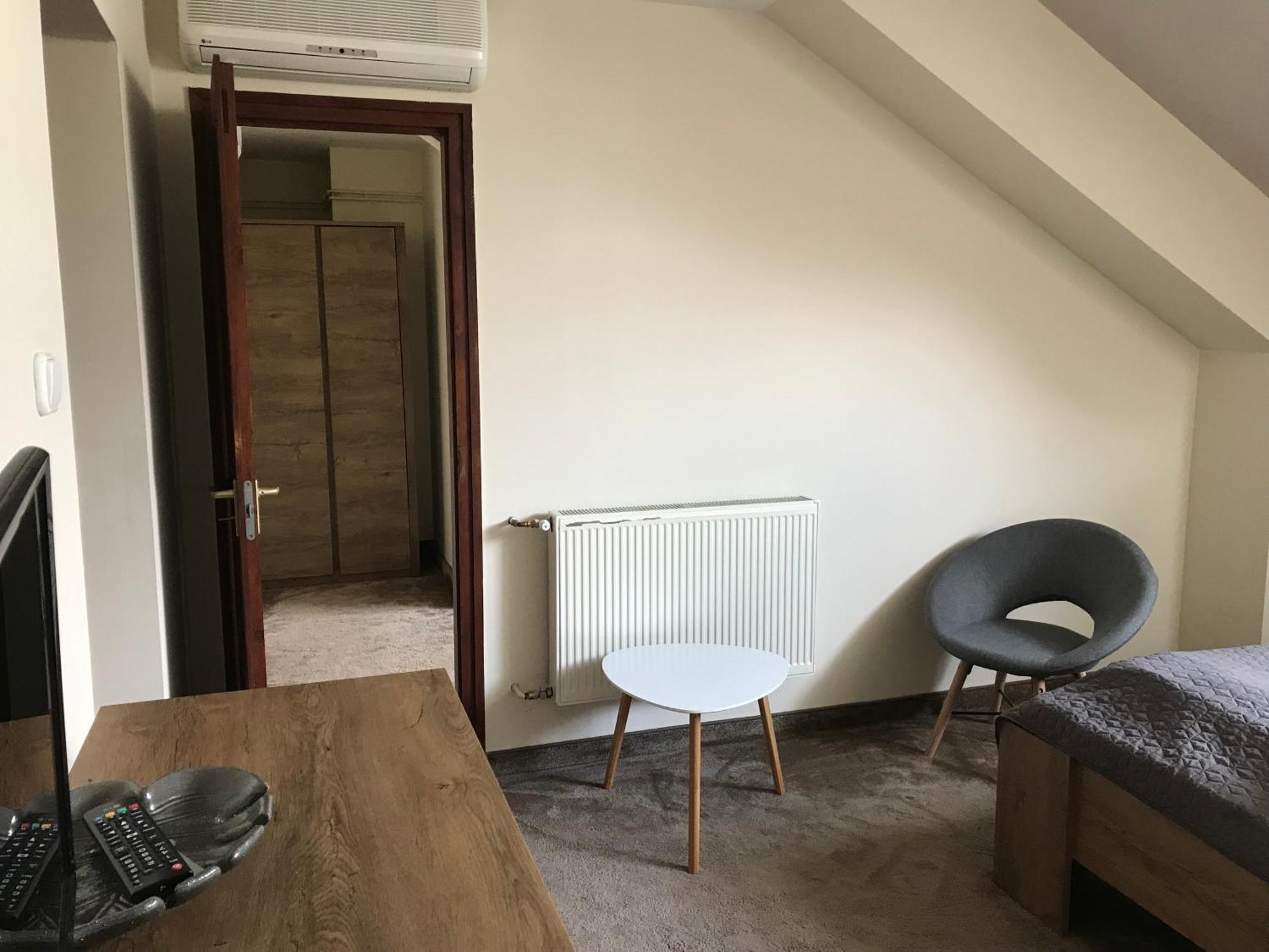Sempre Etterem Es Panzio Bed & Breakfast Székesfehérvár