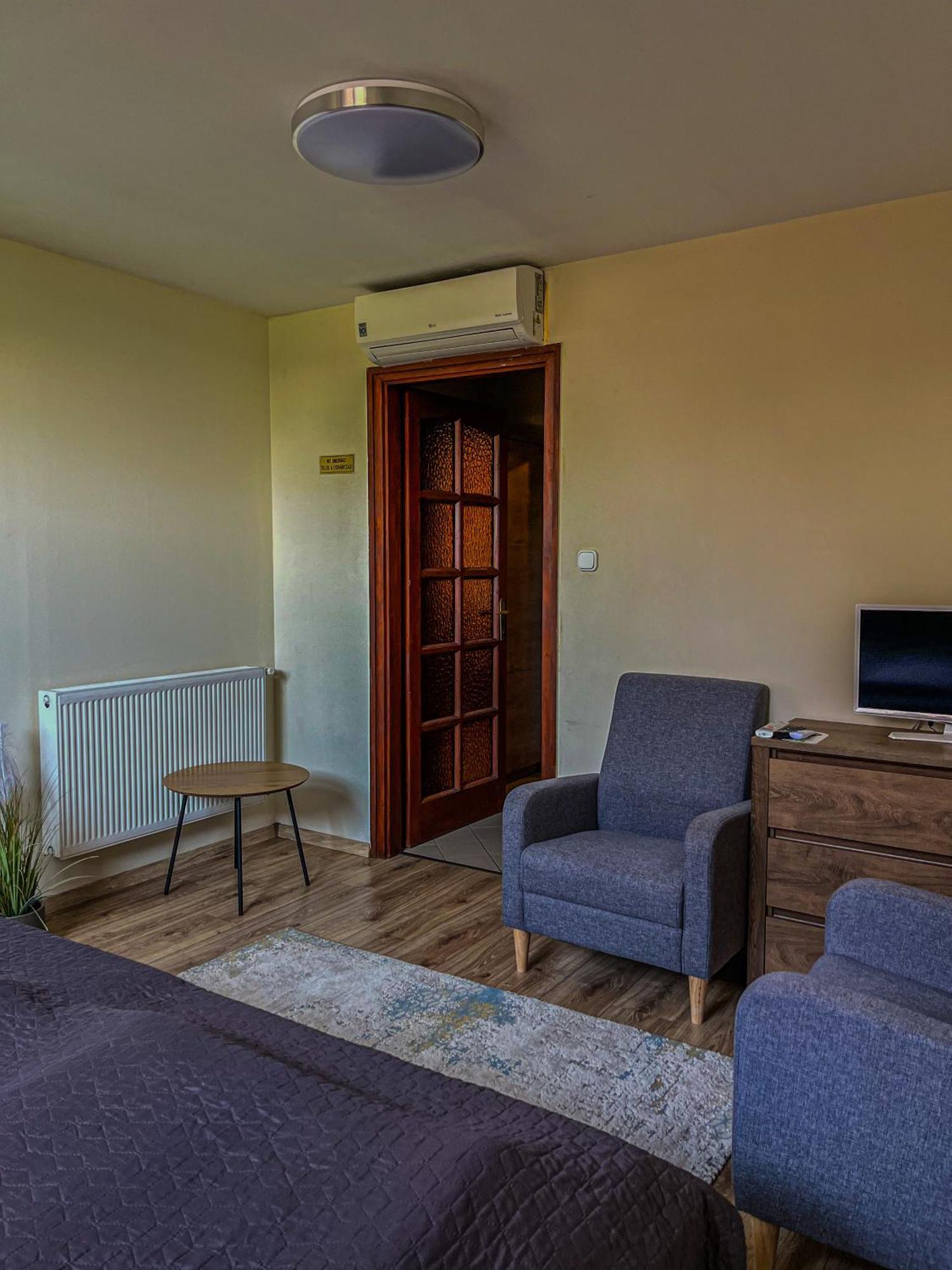 Bed & Breakfast Sempre Etterem Es Panzio *