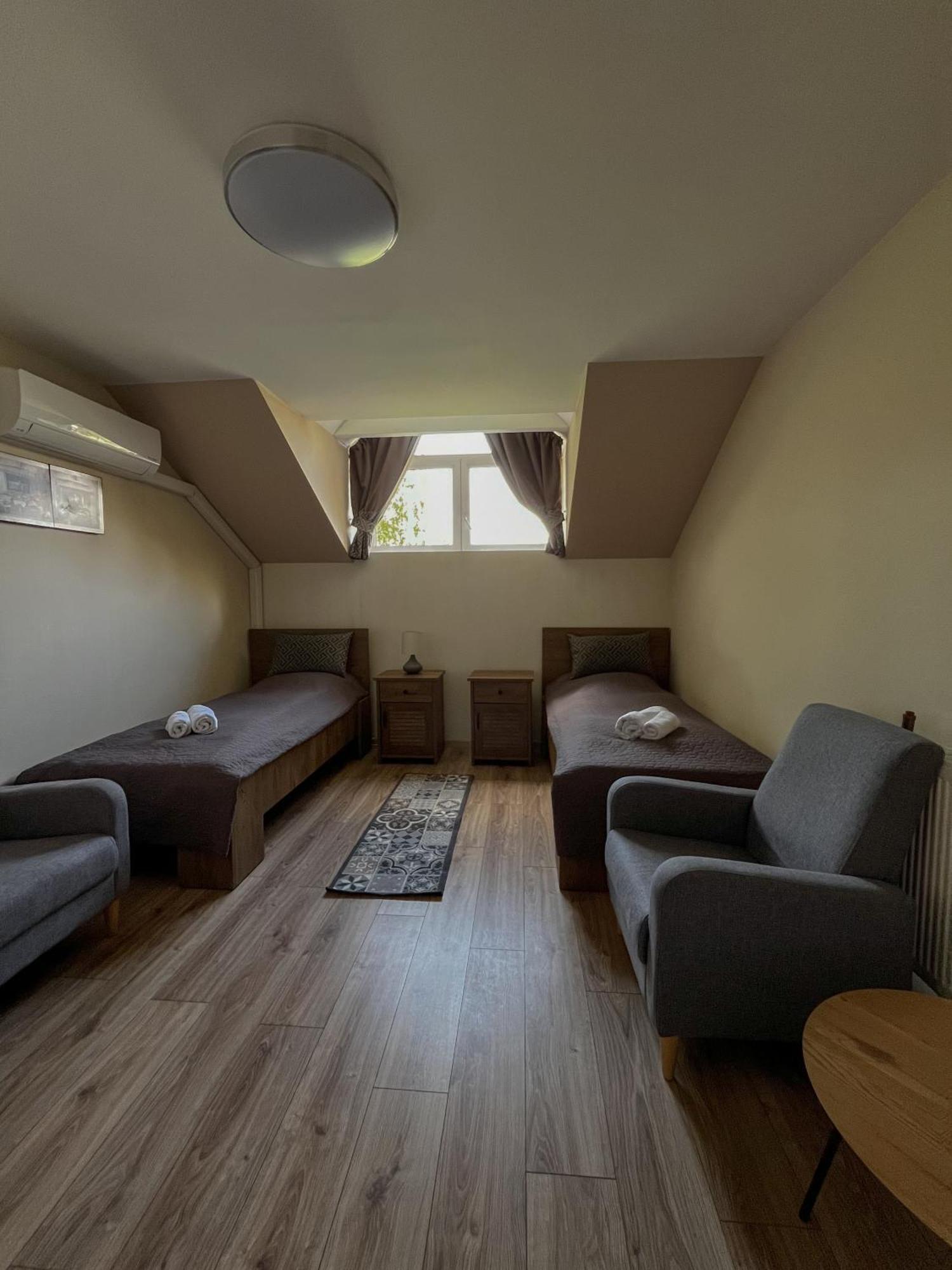 Sempre Etterem Es Panzio Bed & Breakfast Székesfehérvár