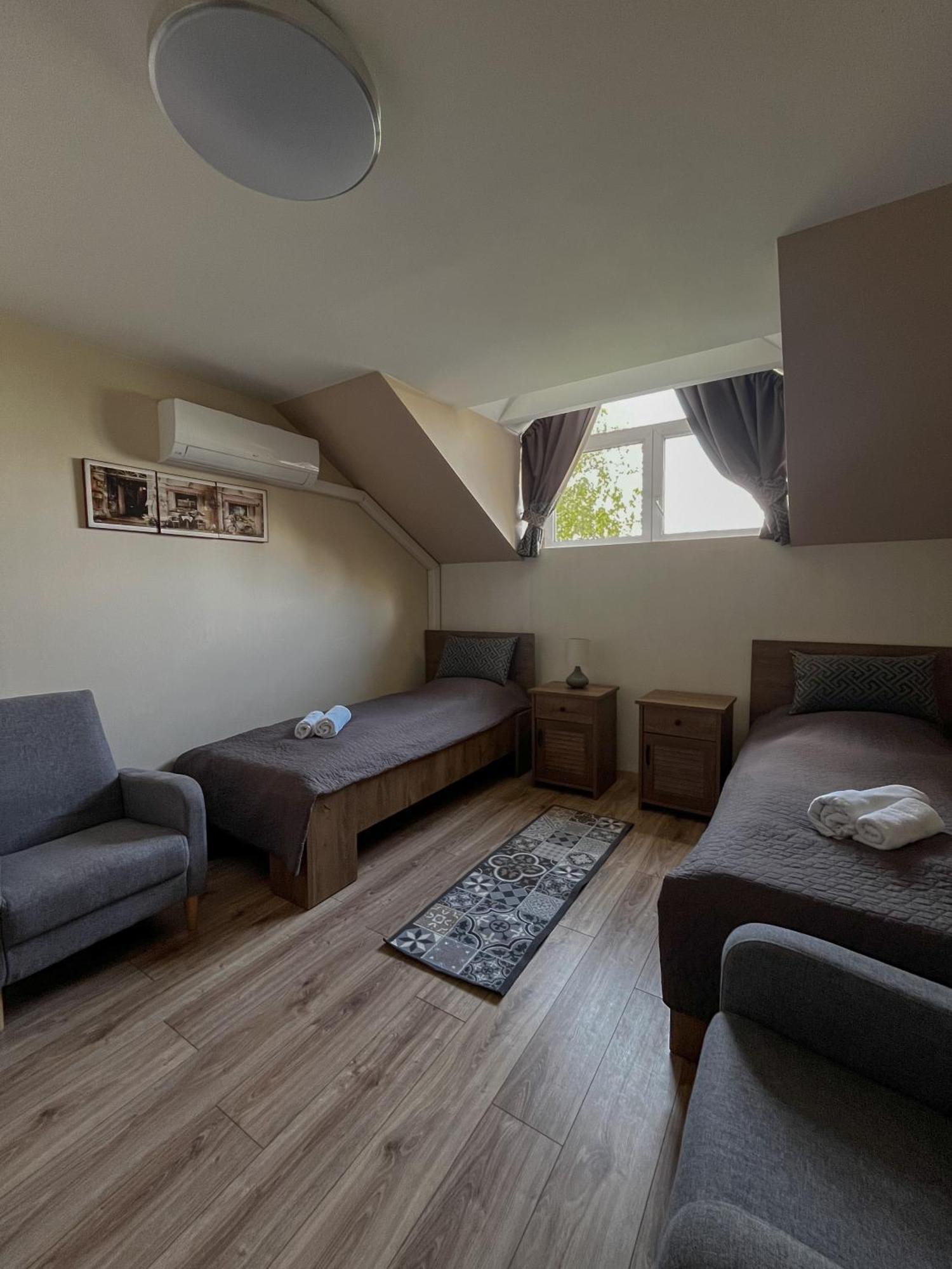 Bed & Breakfast Sempre Etterem Es Panzio *