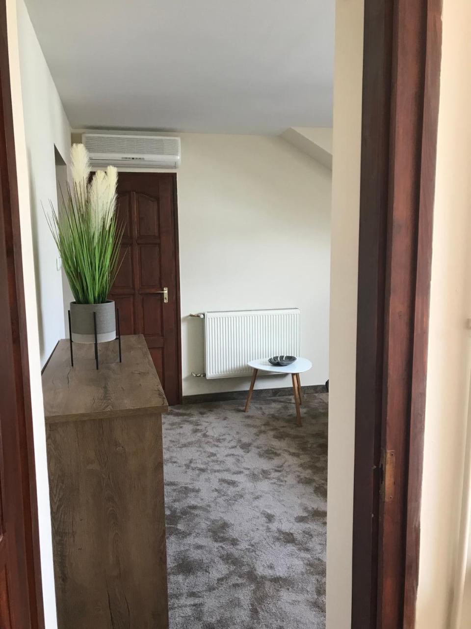 Sempre Etterem Es Panzio Bed & Breakfast Székesfehérvár